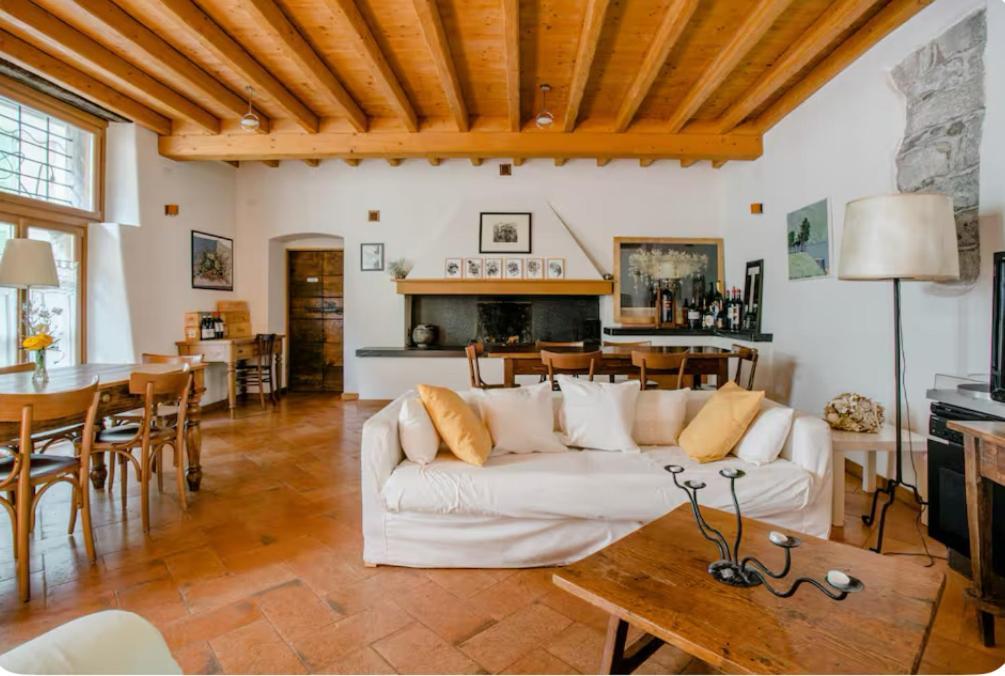 Alla Torre Del Barbarossa B&B Foresteria Mandello del Lario Exterior photo