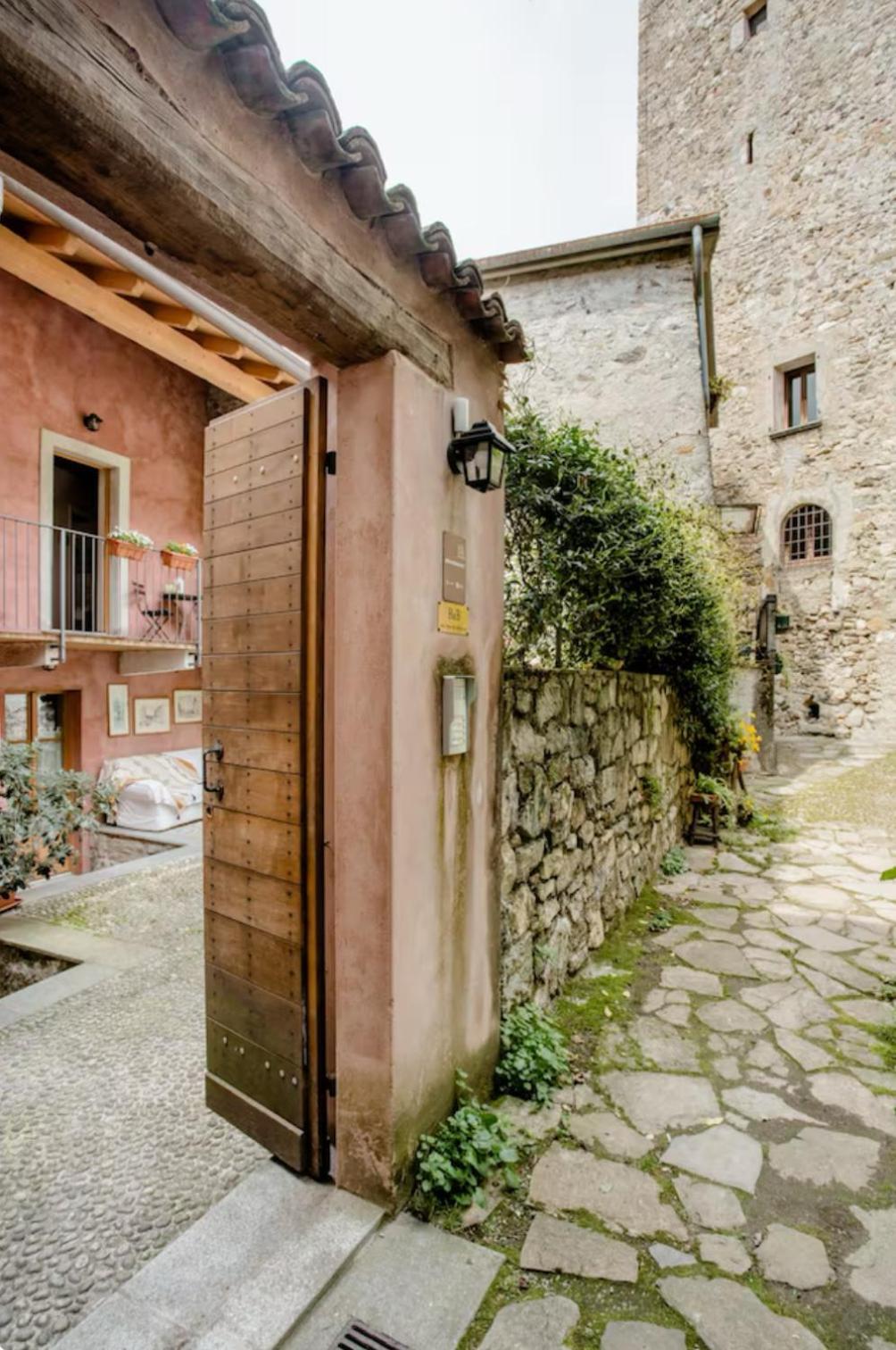 Alla Torre Del Barbarossa B&B Foresteria Mandello del Lario Exterior photo